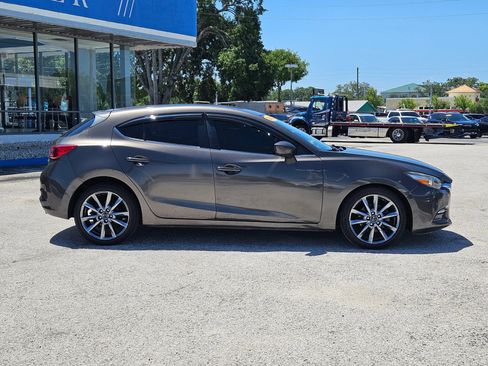 Used 2018 MAZDA MAZDA3 Touring FWD image 8