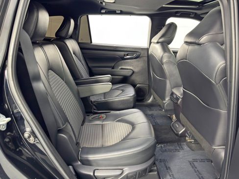Used 2022 Toyota Highlander XSE image 40