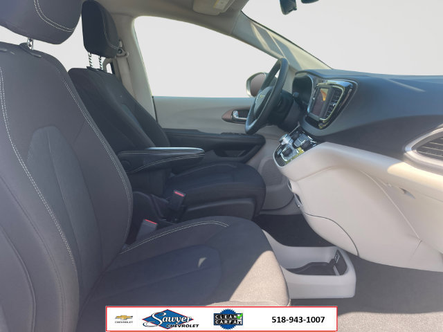 Used 2023 Chrysler Voyager LX FWD image 16