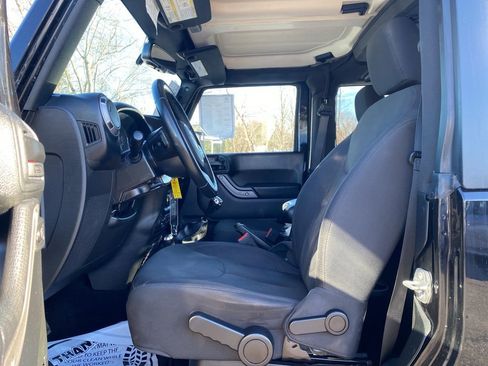 Used 2017 Jeep Wrangler Sport image 12