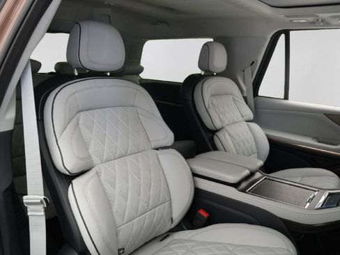 Used 2026 Lincoln Navigator Black Label AWD/4WD image 34