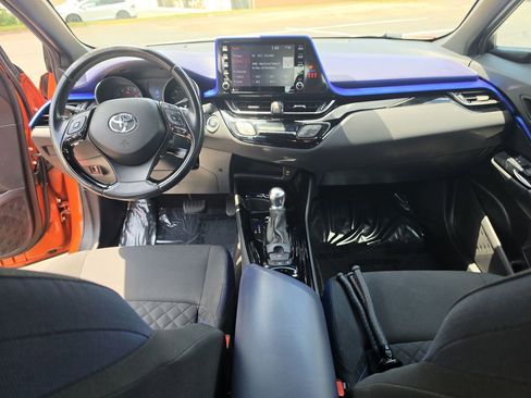 Used 2020 Toyota C-HR XLE FWD image 15