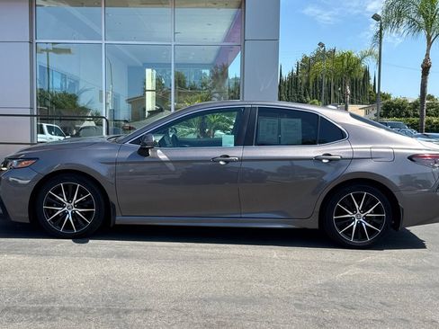 Certified 2022 Toyota Camry SE FWD image 9
