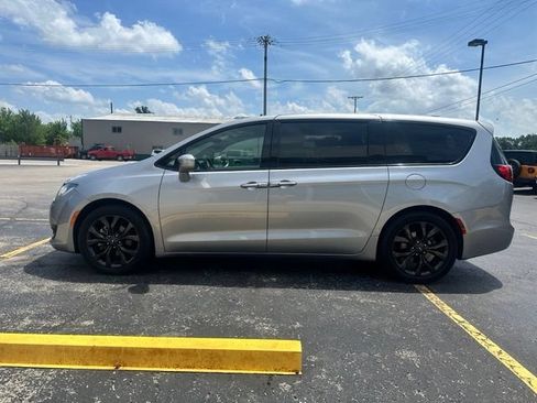 Used 2018 Chrysler Pacifica Touring Plus w/ S Appearance Package FWD image 6