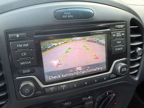Used 2015 Nissan Juke S FWD image 15