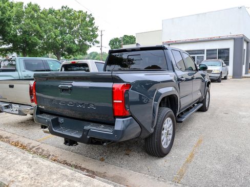 Certified 2025 Toyota Tacoma SR5 w/ SR5 Upgrade Package AWD/4WD image 8