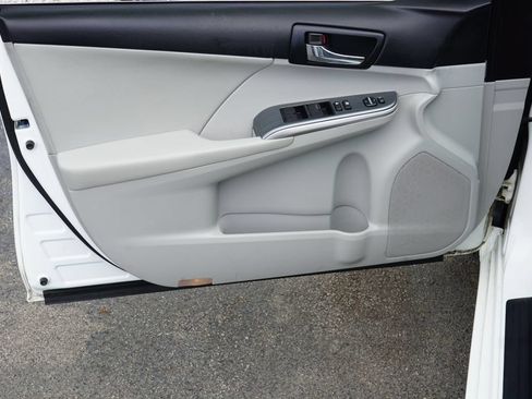 Used 2012 Toyota Camry XLE w/ Leather Pkg FWD image 10