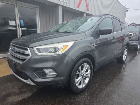 Used 2017 Ford Escape SE w/ Equipment Group 201A AWD/4WD image 4
