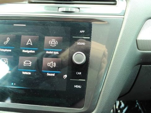 Used 2022 Volkswagen Tiguan SE w/ Panoramic Sunroof Package FWD image 43