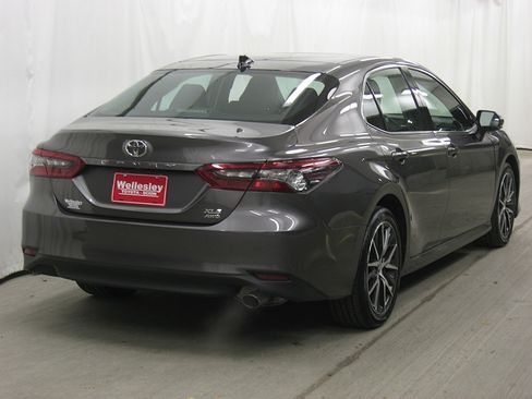 Used 2023 Toyota Camry XLE image 7