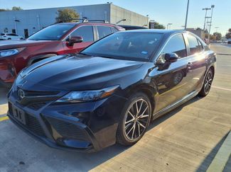 Used 2021 Toyota Camry SE image 1
