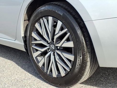 Used 2024 Nissan Altima 2.5 SV image 9