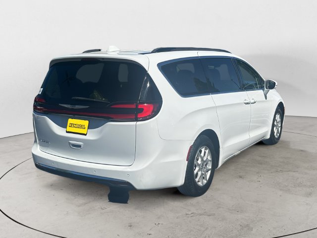 Used 2022 Chrysler Pacifica Touring-L FWD image 5