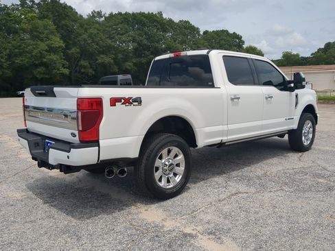 Certified 2022 Ford F250 Platinum AWD/4WD image 3