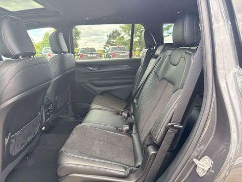 New 2025 Jeep Grand Cherokee L Altitude image 10