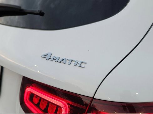 Used 2021 Mercedes-Benz GLC 300 4MATIC image 24