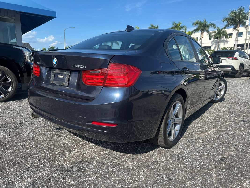 Used 2014 BMW 320i xDrive Sedan AWD/4WD image 2