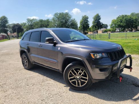 Used 2017 Jeep Grand Cherokee Trailhawk AWD/4WD image 1