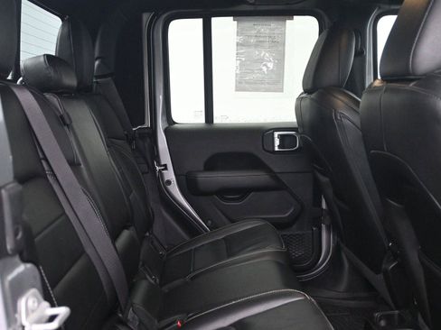 Used 2020 Jeep Gladiator Overland image 11