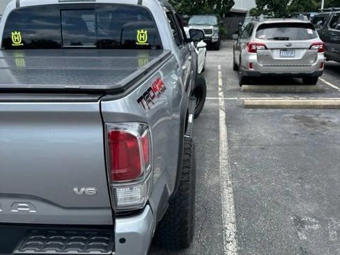 Used 2020 Toyota Tacoma TRD Off-Road w/ Technology Package AWD/4WD image 6