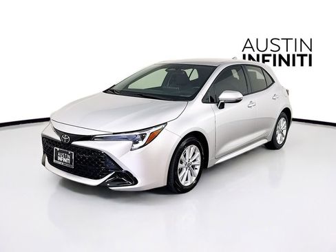 Used 2025 Toyota Corolla SE image 3