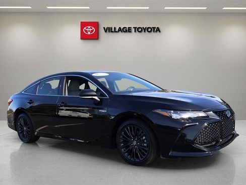 Used 2019 Toyota Avalon XSE image 1