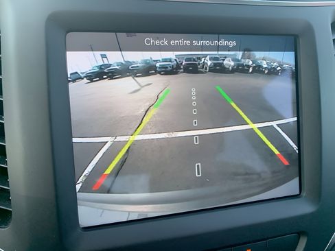 Used 2022 Jeep Cherokee Latitude Lux image 18