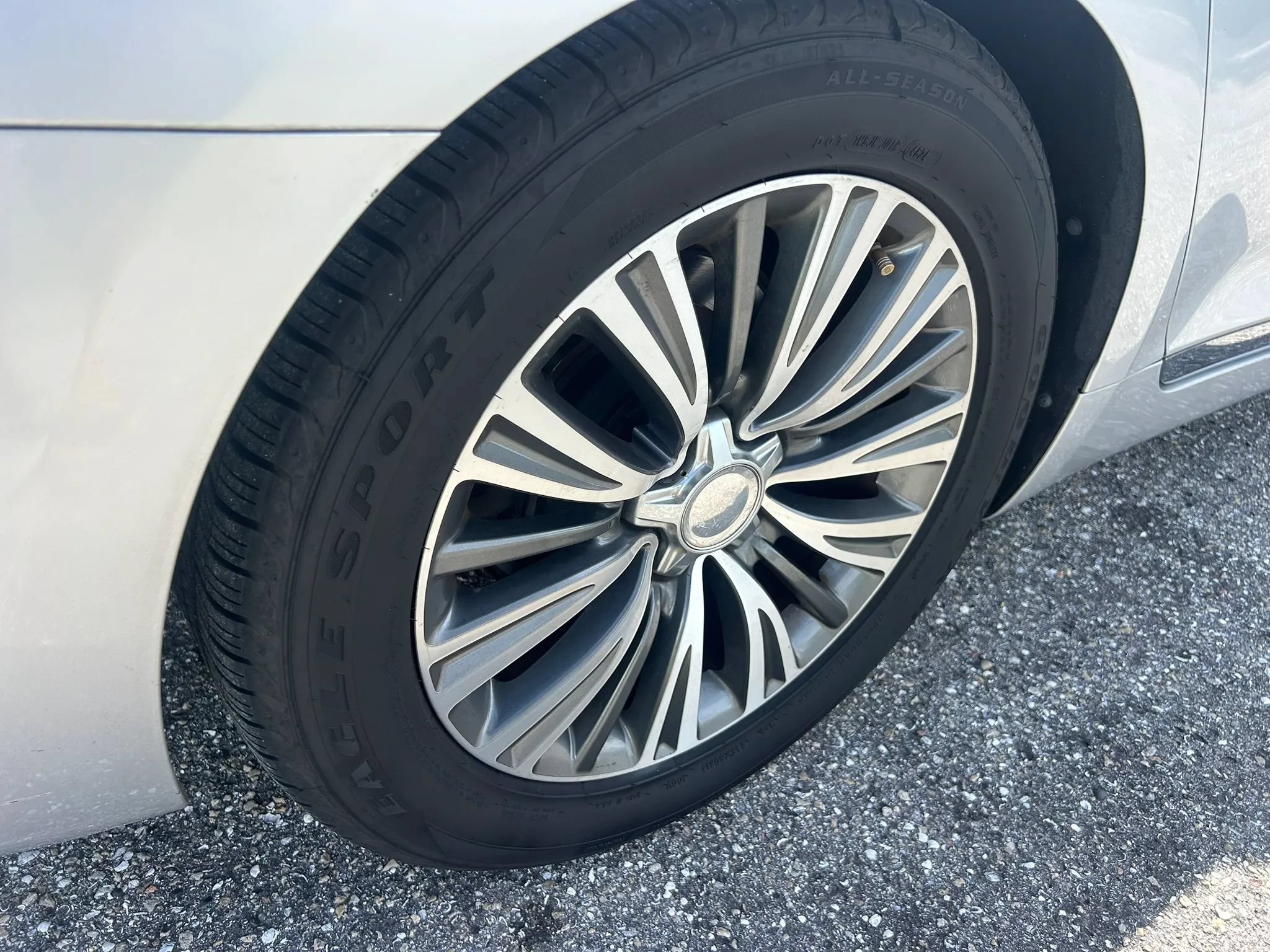 Used 2016 Kia K900 Luxury RWD image 13