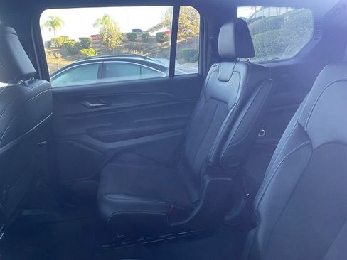 Used 2025 Jeep Grand Cherokee L Laredo RWD image 9