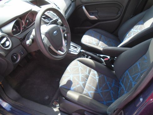 Used 2013 Ford Fiesta SE w/ Super Fuel Economy Pkg image 9