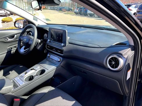 Used 2023 Hyundai Kona SE image 14