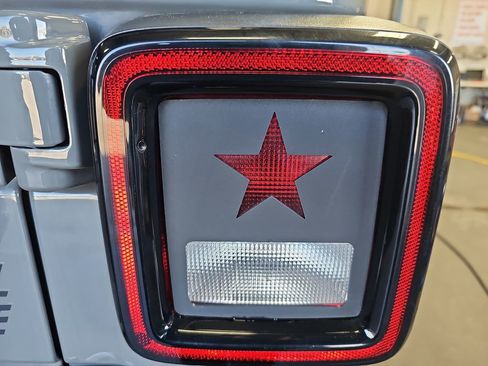 Used 2021 Jeep Wrangler Unlimited Willys image 33