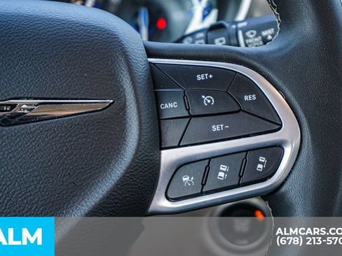 Used 2023 Chrysler Pacifica Touring-L FWD image 31