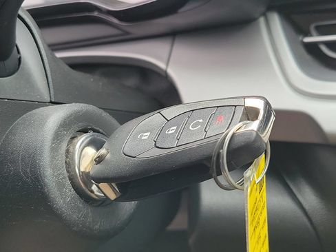 Used 2024 Chevrolet Trax RS FWD image 35