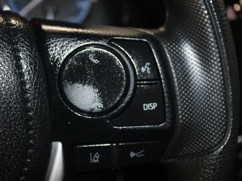 Used 2018 Toyota Corolla LE image 12