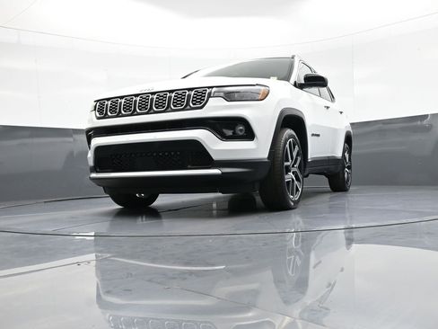 Used 2025 Jeep Compass Limited AWD/4WD image 24