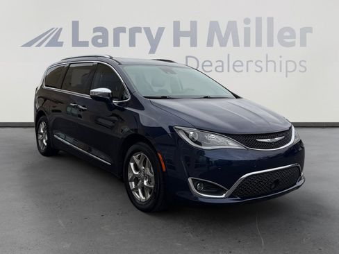 Used 2017 Chrysler Pacifica Limited w/ UConnect Theater Package image 7