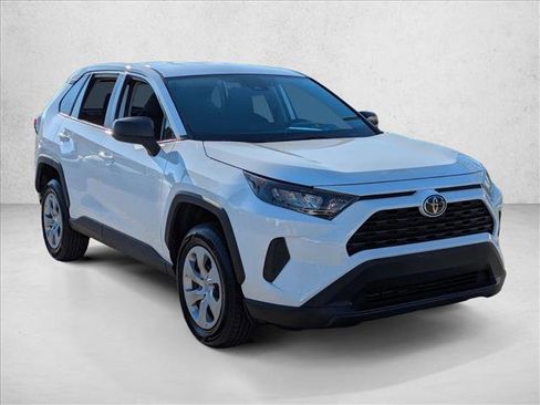 Used 2022 Toyota RAV4 LE image 3