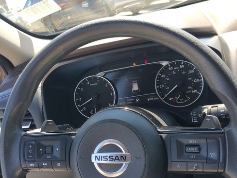 Used 2021 Nissan Rogue S FWD image 12
