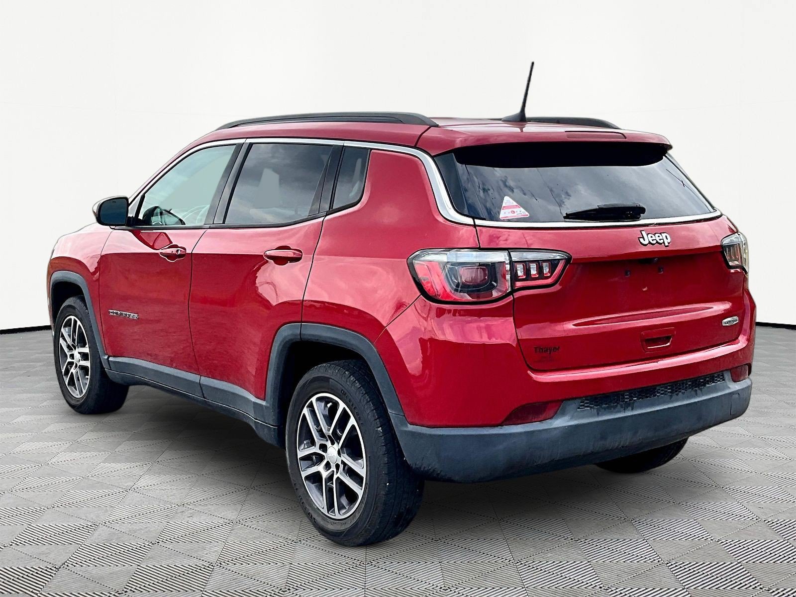 Used 2017 Jeep Compass Latitude w/ Popular Equipment Group FWD image 4