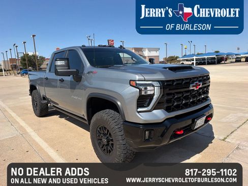 Used 2025 Chevrolet Silverado 2500 ZR2 w/ Technology Package AWD/4WD image 4