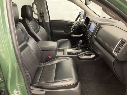 Used 2022 Nissan Frontier SV w/ SV Premium Package RWD image 31