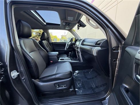 Used 2022 Toyota 4Runner SR5 Premium w/ Moonroof Package RWD image 11