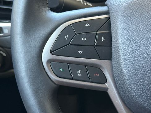 Used 2019 Jeep Cherokee Overland w/ Technology Group AWD/4WD image 26