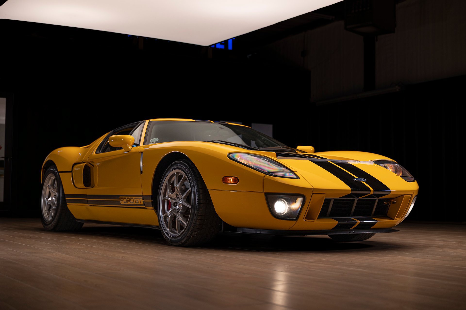 Used 2005 Ford GT RWD image 29