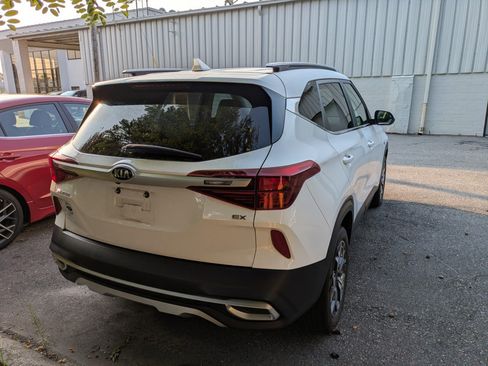 Used 2021 Kia Seltos EX AWD/4WD image 3