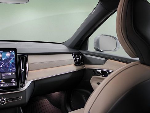 New 2026 Volvo XC90 B6 Plus w/ Protection Package Premier image 15