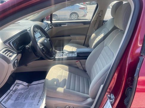 Used 2018 Ford Fusion SE FWD image 10