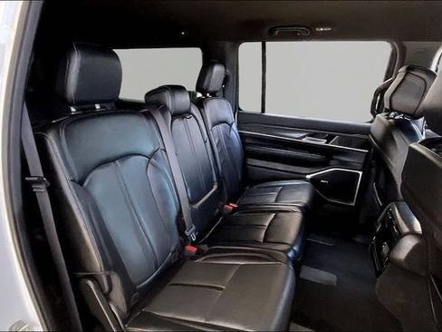 Used 2024 Jeep Wagoneer L Series II RWD image 17