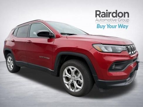 Used 2024 Jeep Compass Latitude AWD/4WD image 1